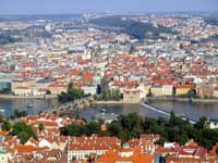 Вид на Карлов мост и центр Праги